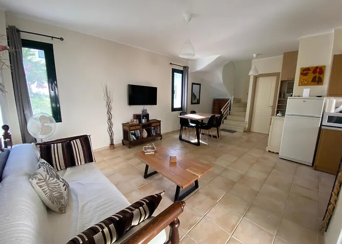 Maison A Cote Lac Proche Mer Fanou House